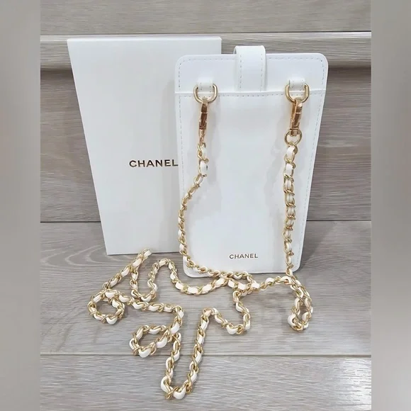 Chanel New Quilted White Phone & Card Holder Crossbody Gold Chain Strap GWP VIP - Picture 2 of 10